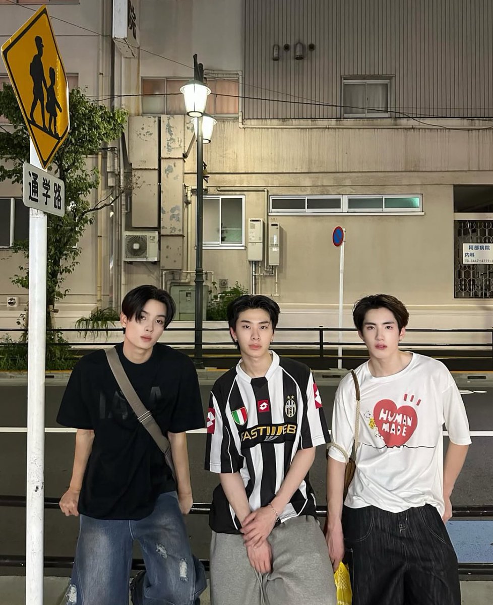 กฎของการเป็นเมะนะครับผม
ข้อ1มุมปากอย่าตกครับ 
ข้อ2ครับ ถ่ายติ้กต้อกอย่าลืมปิดไฟ
ข้อ3นะครับ ลงรูปแอคๆแคปชั่นว่ามั่ว