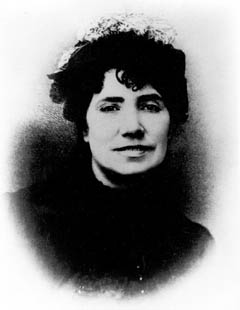 Fue una mujer discreta, modesta, afable, que tan solo quería vivir en la tranquilidad de su entorno y su familia. En el siglo XIX, tampoco las mujeres podían aspirar a mucho más. Pero el destino tenía otros planes para ella.
historiapersonaje.blogspot.com/2016/03/biogra…