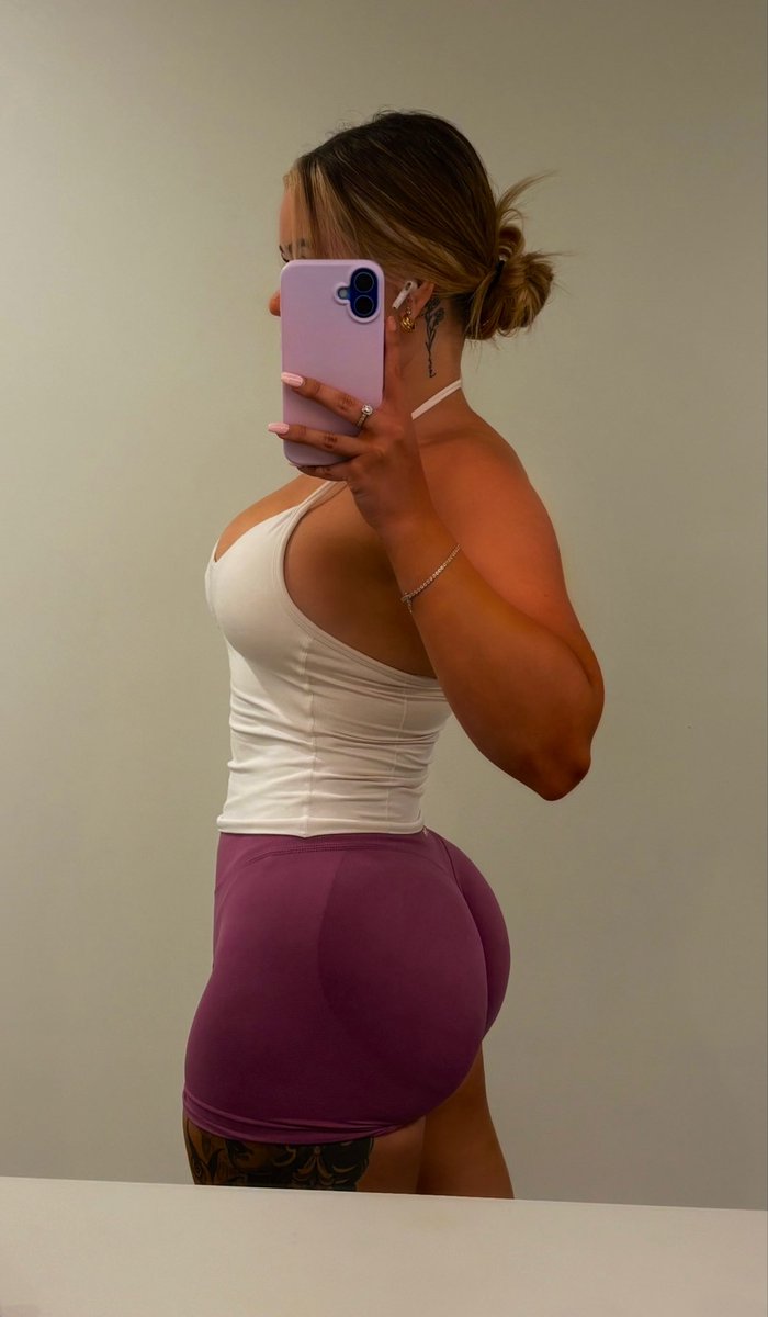 Onlyjesssi's tweet photo. Lookn for a cardio partner?? https://t.co/HITbCxvOey