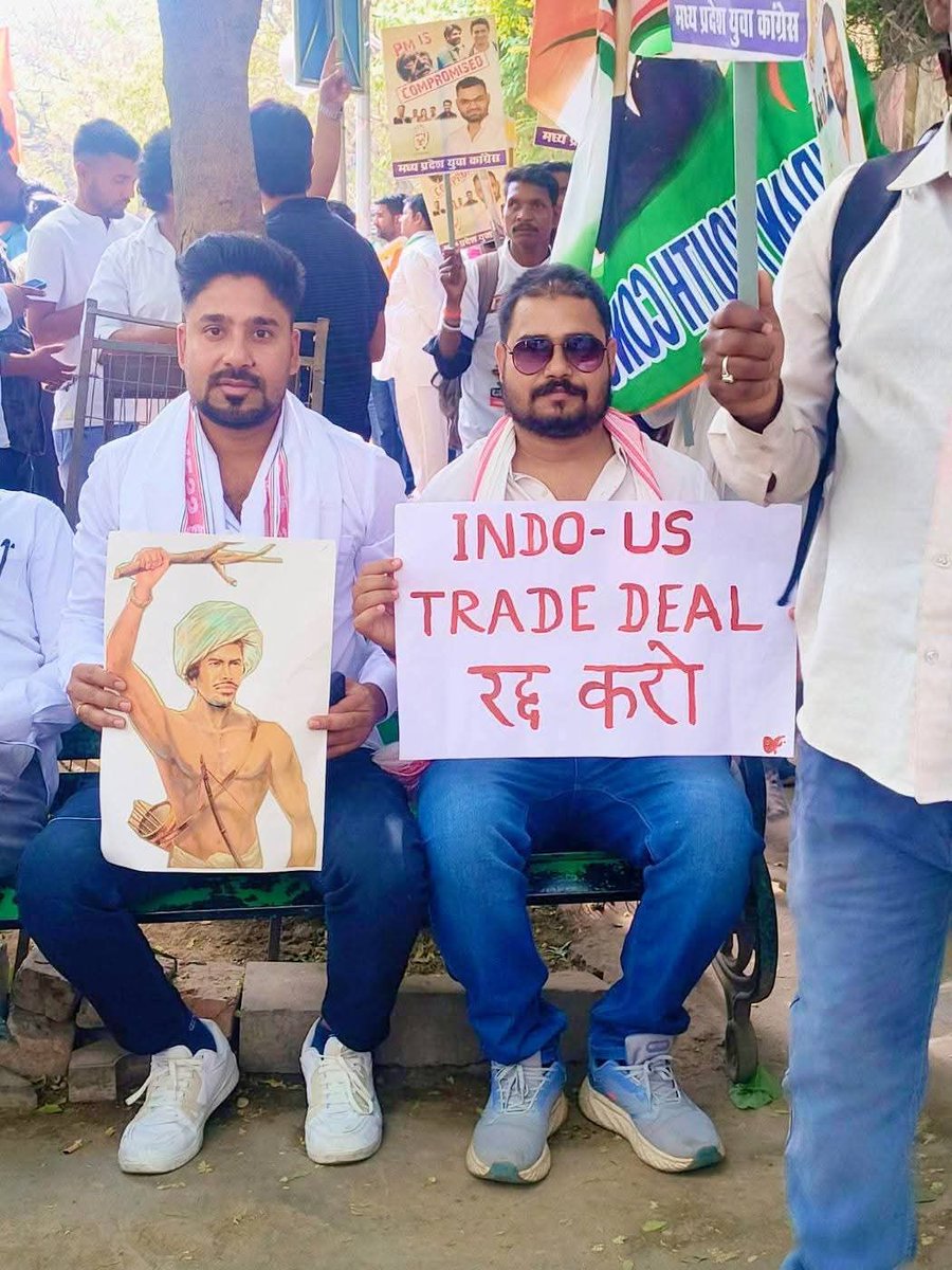 IYCJharkhand's tweet image. देश का युवा अब खामोश नहीं! ⚡
किसान विरोधी ट्रेड डील के खिलाफ संसद घेराव—जनता का फैसला साफ!
अन्याय के खिलाफ हर आवाज़ बनेगी आंदोलन! ✊
#PMisCompromised #FarmersFirst #YouthForChange