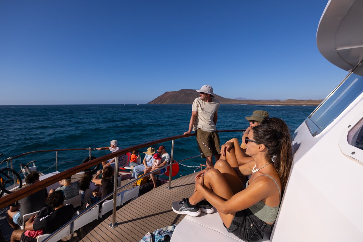 Ferry a la Isla de Lobos desde Corralejo con Nortour.
Empresa local majorera desde 1988, conectando Fuerteventura con este parque natural de Fuerteventura.
🛳️Ferry diario
🌊Snorkel y minicrucero
👨‍👩‍👦‍👦Un plan ideal para disfrutar solo o en compañía.
navieranortour.com

#nortour