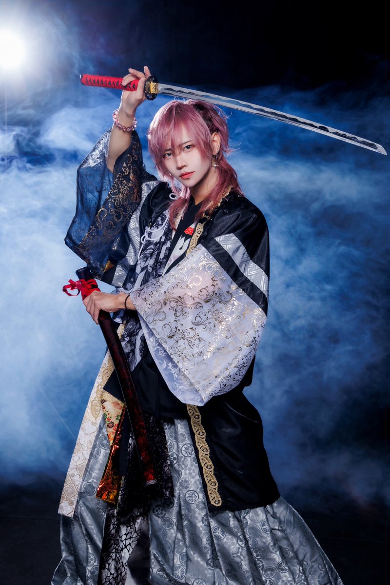 【双極スペクトラム兼任メンバー解禁】

殺陣×アイドル
「剣豪スレイヤー」

【参:桃色】赤色時雨（<a href="/sh1gure_sksp/">赤色時雨</a> ）

時雨×るな 合計
RP＋♡＝1500達成で

全体アーティスト写真解禁。