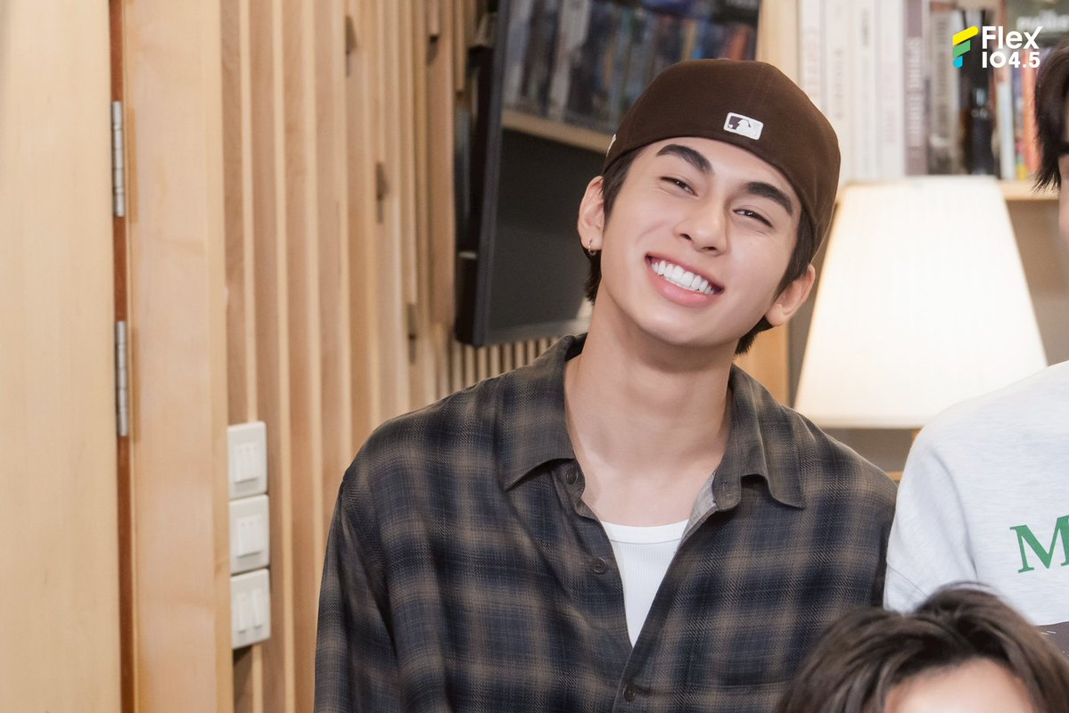 Flex 104.5 tweet media