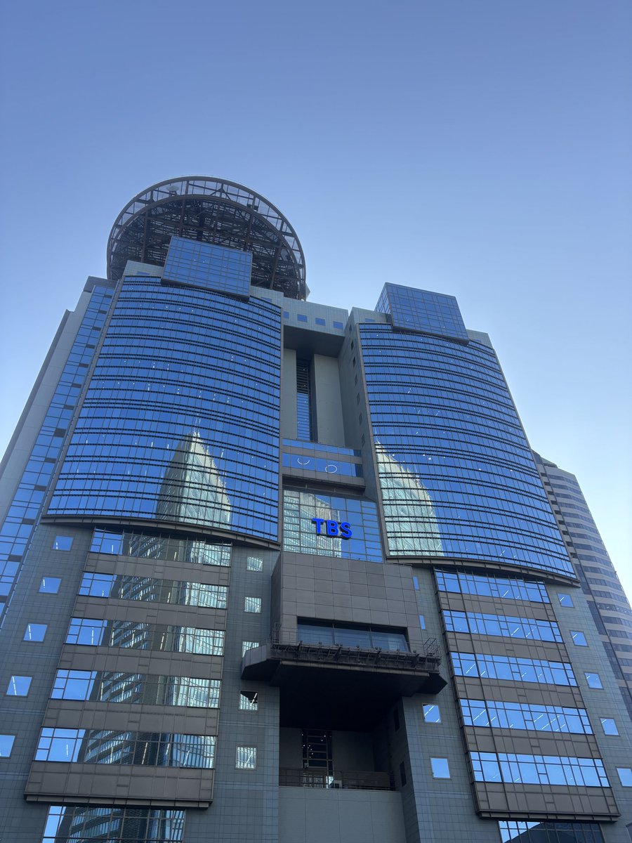 UME_AISU's tweet photo. TBSスタジオにてテレビショッピングの収録でした。みなさんめちゃくちゃいい方ばかりの楽しい収録でした。ありがとうございます。 https://t.co/OS6Flb3LIT