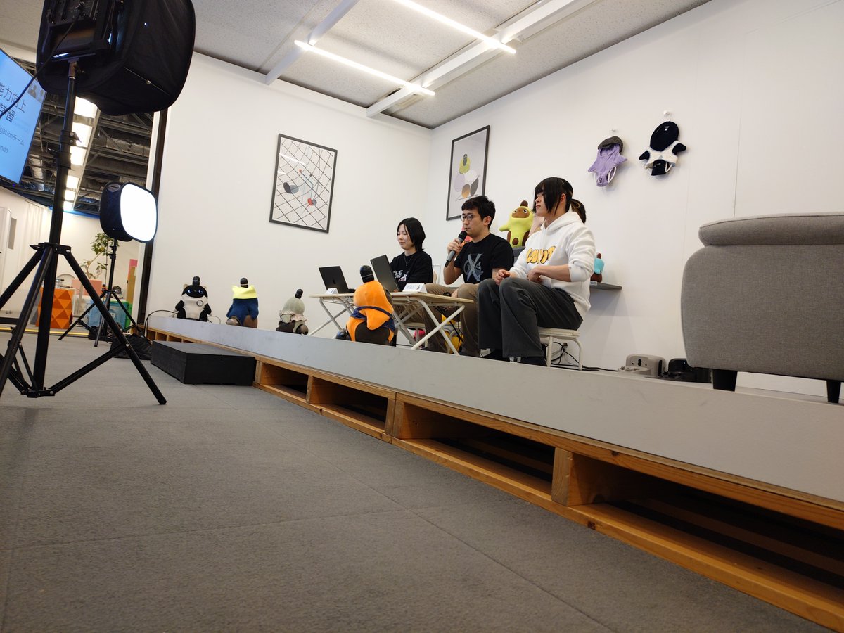 GROOVEX_SW's tweet photo. ただいまの発表は「LOVOTの移動能力を改善するための強化学習」です！ #LOVOT #LOVOTech https://t.co/G6gULPmuVp