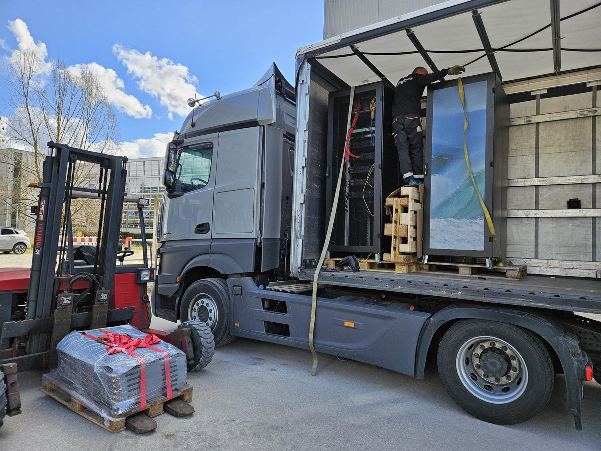 MEGWARE Computer tweet media