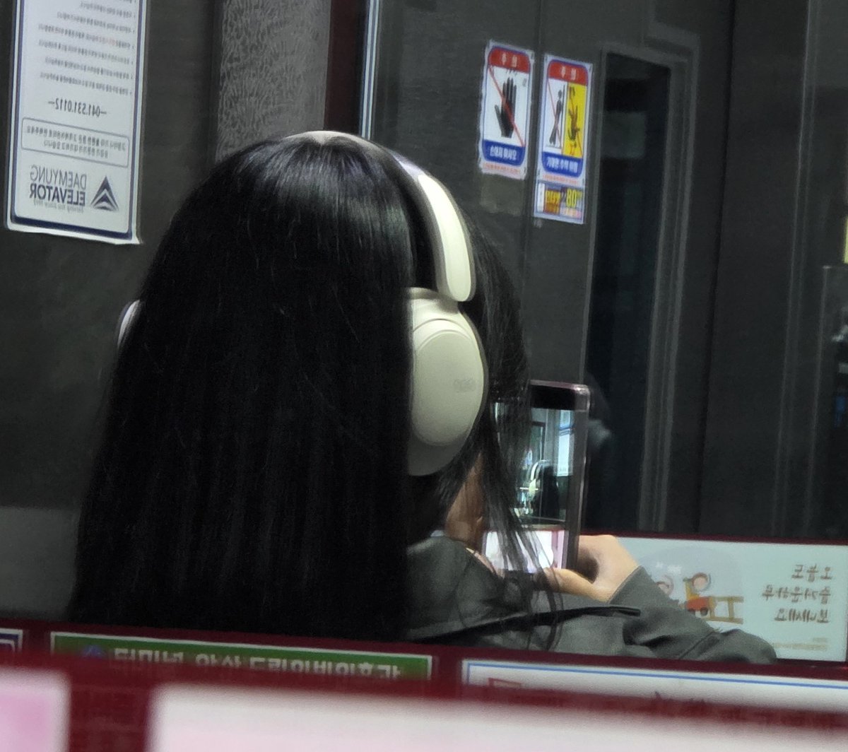 내 뒷모습이 너무 여자임
여자가 맞긴 한데 너무 여자임 내가 이렇게 여자라고?