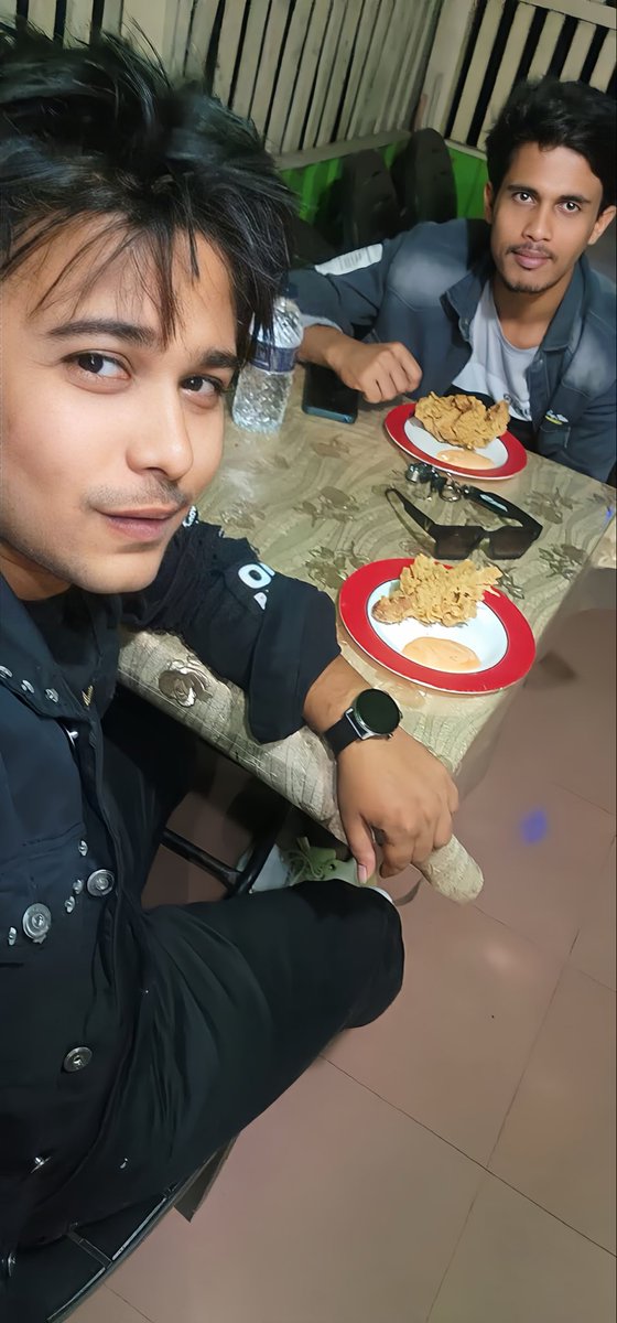 sakibxplorex's tweet image. Good food, good vibes, and a little ride with friends. ✨
Simple moments make the best memories.
— Sakib XploreX #GoodVibes #FriendsTime #FoodTime #BikeLife #SakibXploreX #Bangladesh