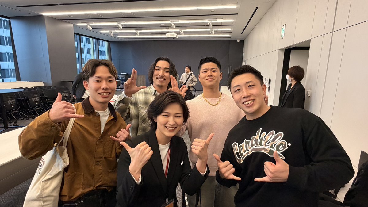 mitsu_mind's tweet photo. オフラインでお会いできた方から、
こんな言葉をいただいた。
「西田さんに会えて良かった」
「あの時、売ってくれて本当に感謝してる」

売ってくれて、ありがとう。
その言葉が、自分のやってきたことが間違いじゃなかったと、改めて確信させてくれた。
結果を出している人、今も楽しんでいる人には共通点がある。
それぞれリスクも問題もある中で、それでも楽しみながら挑んでいること。
知らないこと・できないことと向き合って、できるに変えていること。
そういう人生の方が絶対に楽しい。
私もその一員として、より多くの人の人生が変わるきっかけになりたいと強く思った。
会社も生徒さんも、多くの方の繋がりや、誰かの信頼の上に、今の自分が成り立っている。
その感謝を忘れず、もっと挑戦する。
もっと進化する。もっと成長する。
また次のオフラインでも最高の時間をつくれるように、
やるぞ。いくぞ。