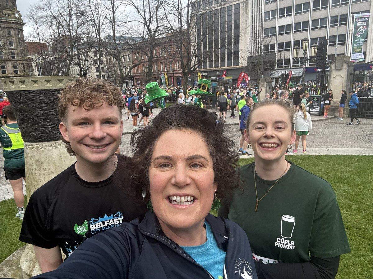 La fhéile pádraig shona daoibh from the craic 10k fun run from City Hall to Ormeau Park. Great start to the day with Cllr Doire Finn &amp; <a href="/OisinDonn/">Oisín Ó Donnaile</a>
