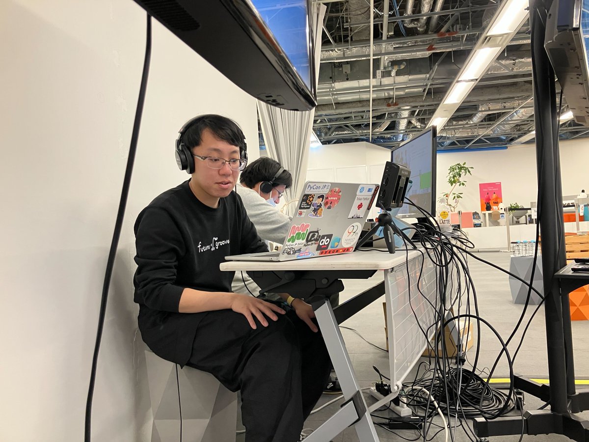 GROOVEX_SW's tweet photo. 配信チームがんばって高画質配信してくれています！ #LOVOTech https://t.co/qd25qnPHtR