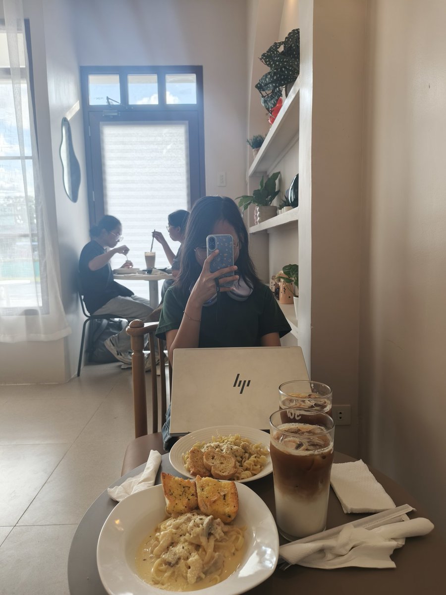 Def_N0T_Nox's tweet photo. Kala mo talaga nagwowork yan siya 👀 https://t.co/ZG4ZNEYzof