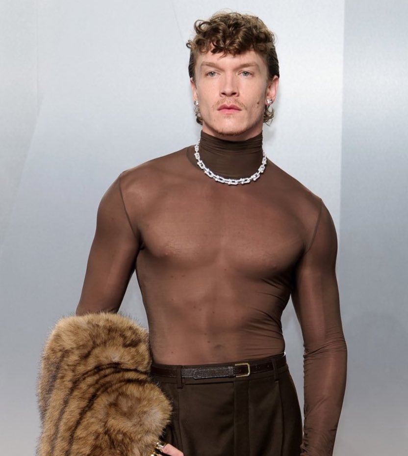 anyacpehan tweet media