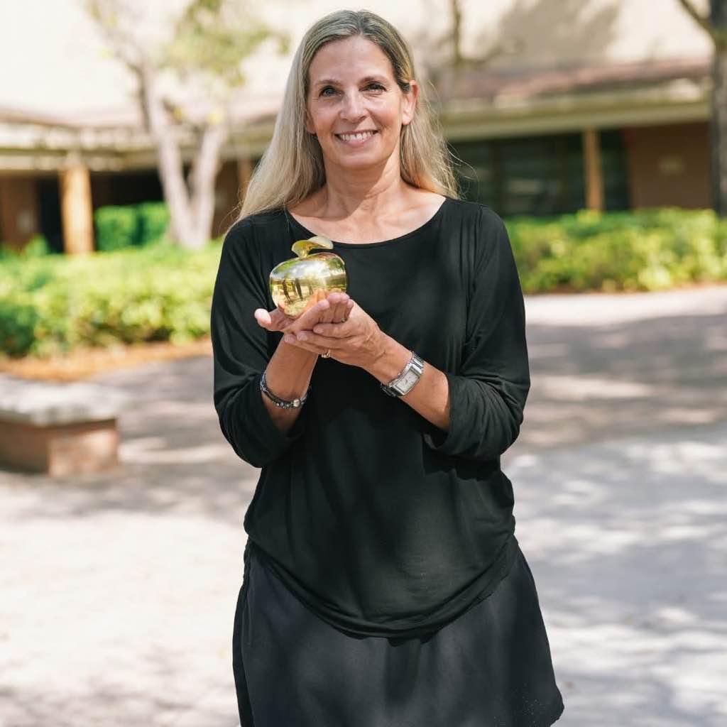 VineyardsVipers's tweet photo. Congratulations to Mrs. Malik, 3rd grade teacher at VES and our very own Golden Apple Winner! 🍎✨ Your dedication, passion, and impact on your students truly make a difference every single day. VES is so lucky to have you, this recognition is so well deserved! 💛📚👏 https://t.co/SyDXEcp49G