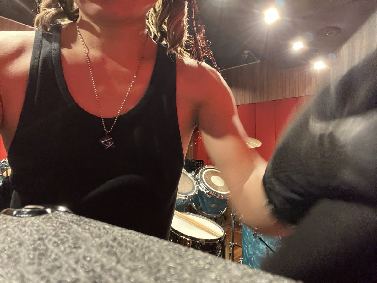 Skprohouse's tweet photo. I'm losing weight again! Cindy
#xbangkok #xkogure #visualtributesummit #xatsugi
#xtributeband #xjapan #hide https://t.co/mvAviSGkV7