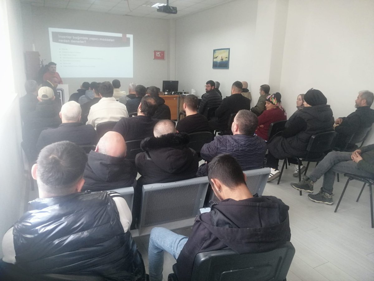 Kurumumuzda, Sağlık Müdürlüğü personeli psikolog Yusuf bey tarafından yükümlülere yönelik " Bağımlılık ve Bulaşıcı Hastalıklar" konulu seminer gerçekleştirildi.