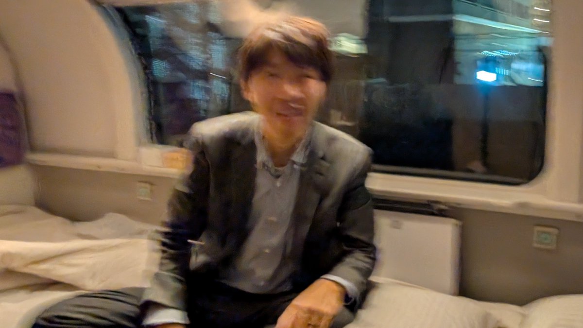 スーツ旅行 tweet media