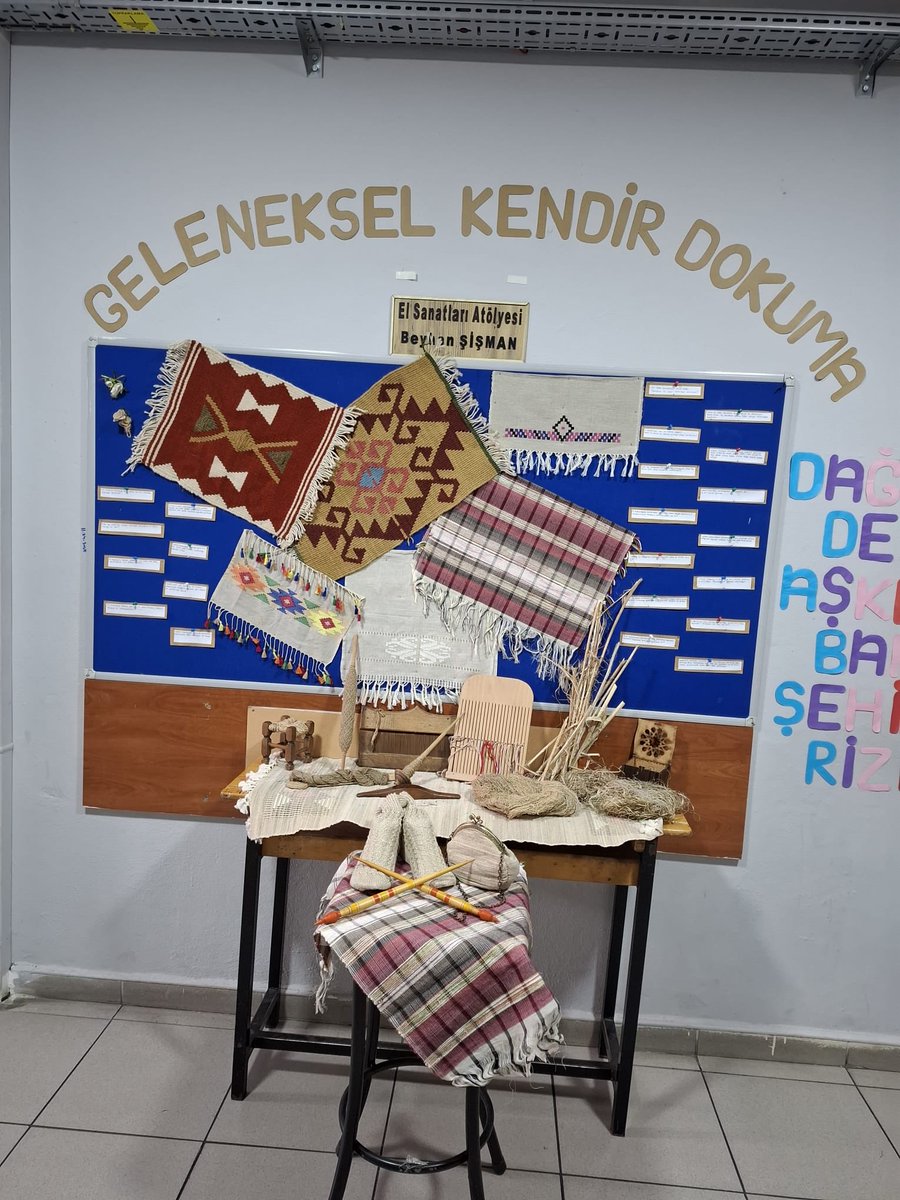 CayeliSML's tweet photo. Rize’nin önemli kültürel miraslarından olan kenevir dokumacılığının tanıtılması ve gelecek nesillere aktarılması amacıyla Tarih Öğretmenimiz Elif Öztürk rehberliğinde önemli bir kültürel farkındalık projesi gerçekleştirilmiştir. https://t.co/yc89r8Wku6