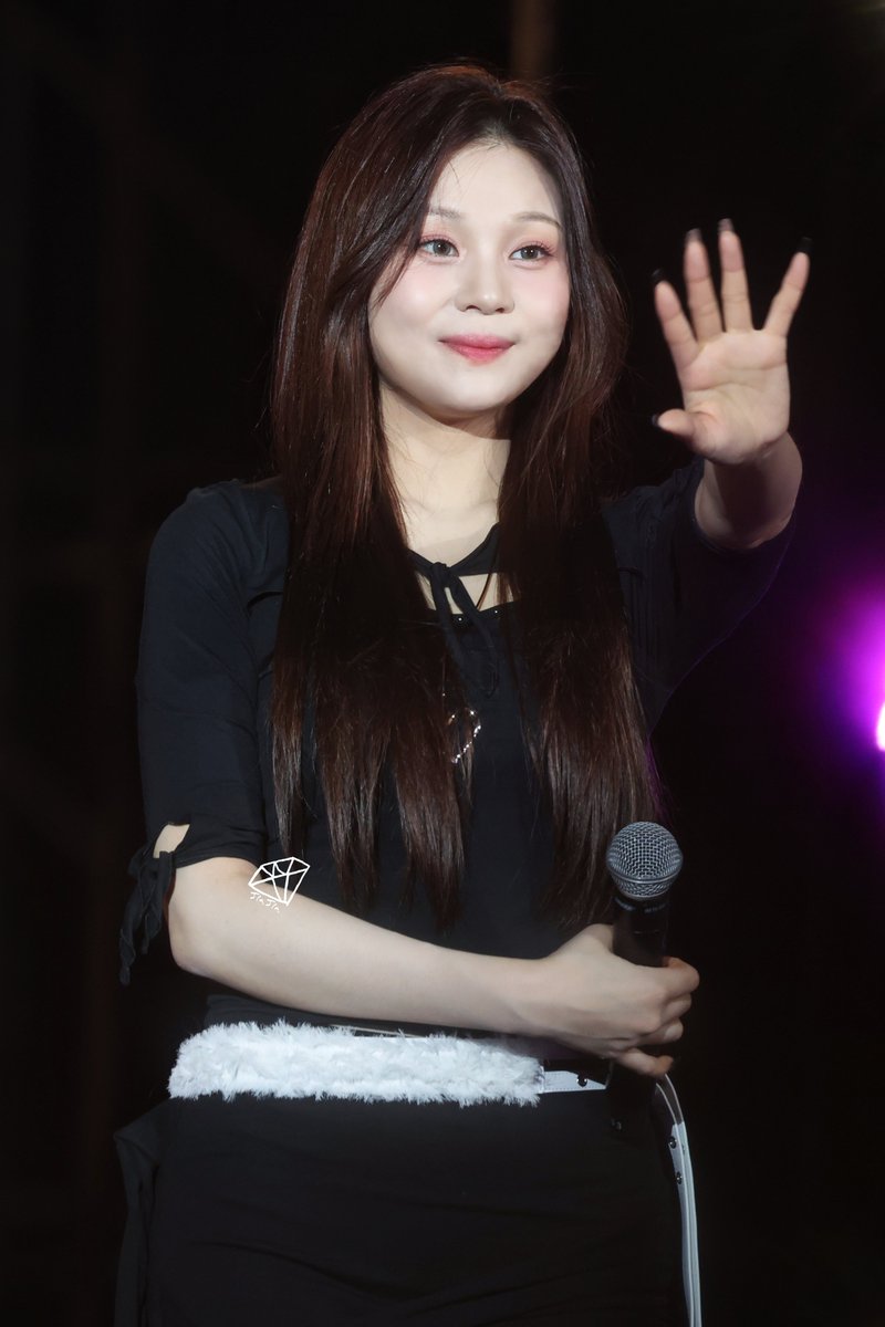 260315 Kaohsiung Sakura Festival

說著「揪勾錐」的VIVIZ
五告勾錐⋆⌁❤︎⌁⋆ 

#Eunha #SinB #Umji
#정은비 #황은비 #김예원
#VIVIZ #비비지