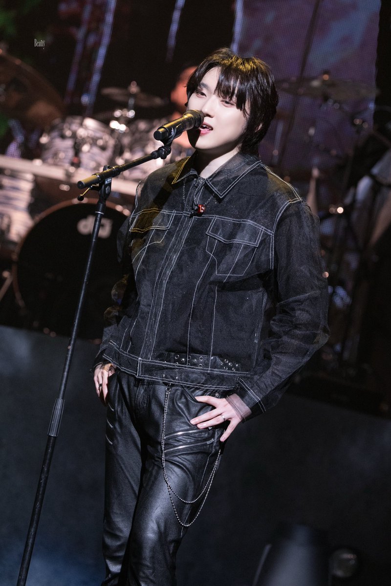 Bᴇᴀᴜᴛʏ_ᴰᴹ tweet media