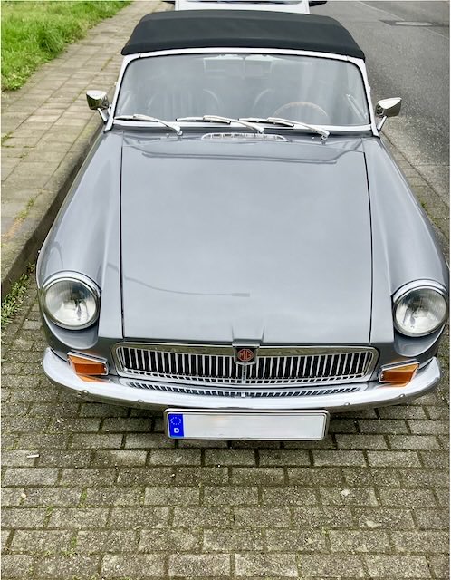 AchimMuellers's tweet image. The good old times when MG made beautiful British roadsters with character before turning Chinese making anonymous SUV’s. Progress? Really? #MG #Mobility #FunToDrive 🇬🇧