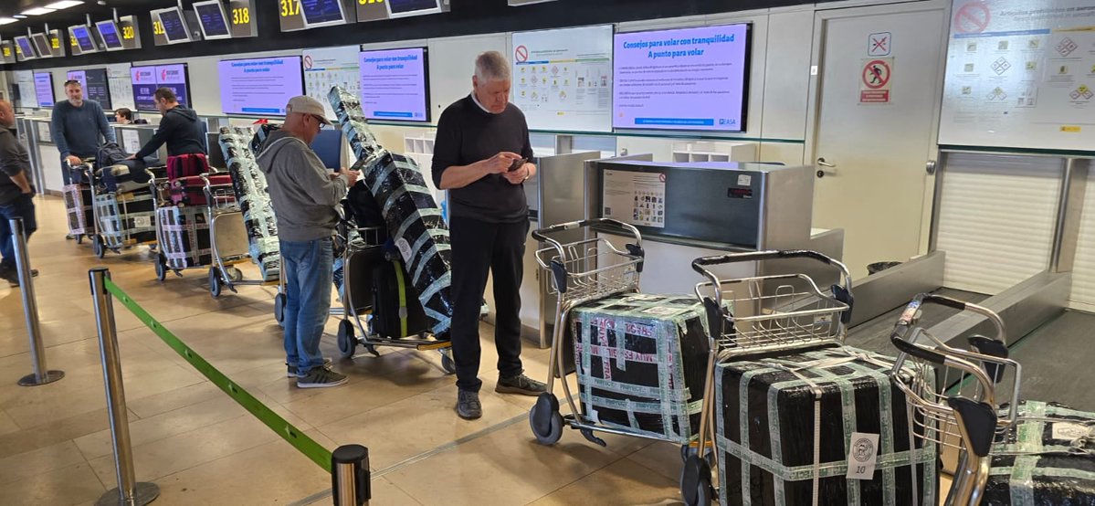 DX World.net tweet media