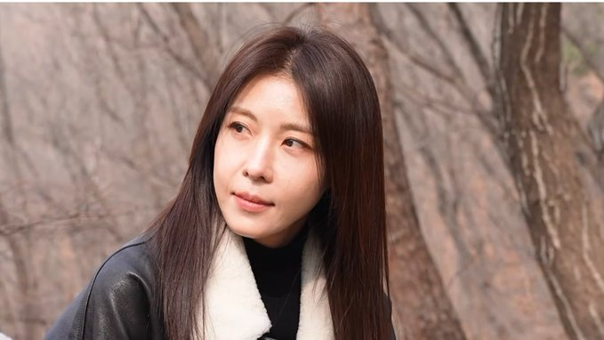 하지원 명언 

인사와 시간 약속을 지키는 사람은 
결국 사랑 받는다 

나는 늘 30분 먼저 도착한다
상대의 시간을 빼앗는 것은 
예의가 아니기 때문이다