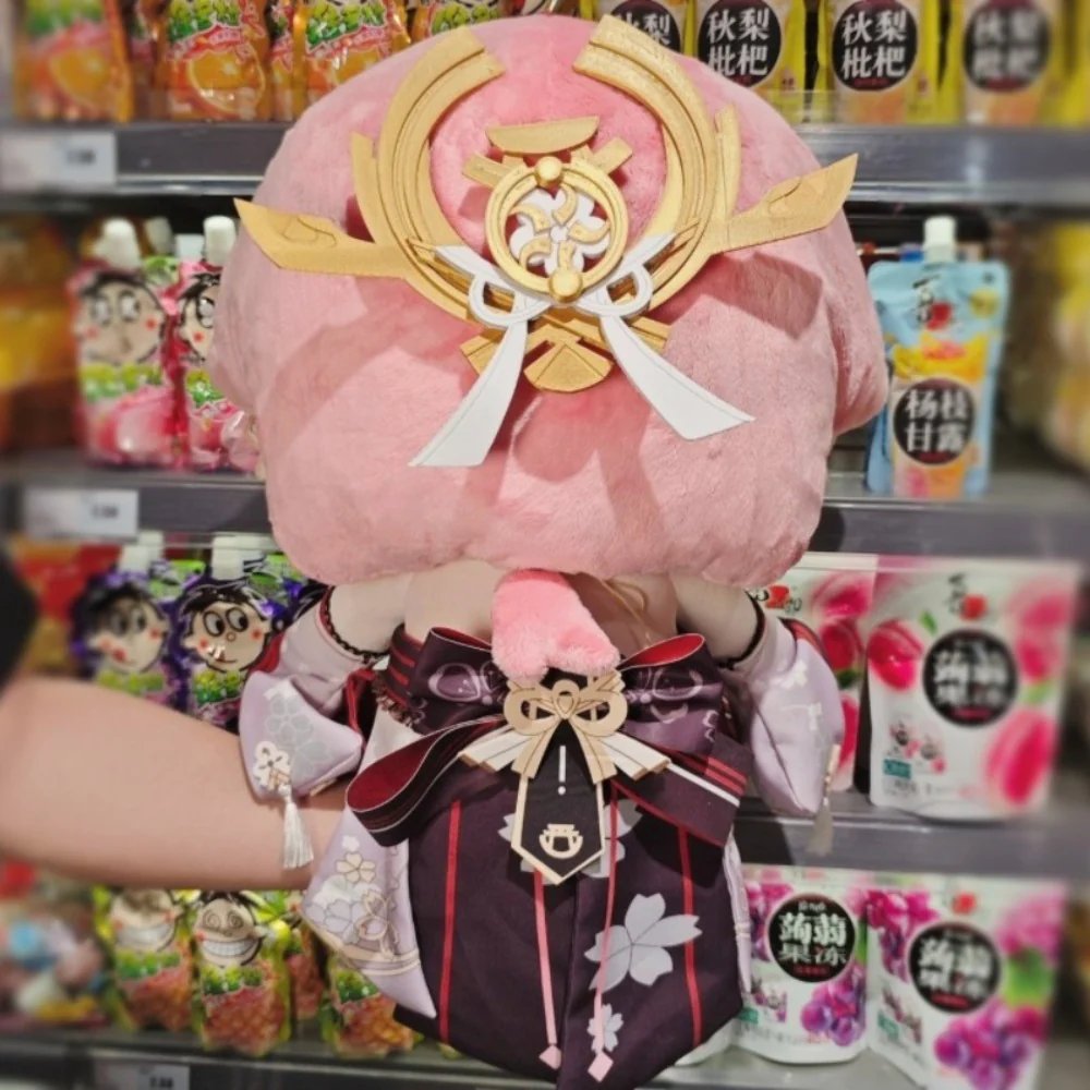 MonenjoyJP's tweet photo. 原神 八重神子 40cm着せ替え綿人形入荷！  
やえみこの妖艶＆癒し萌えをそのままぬいぐるみに…推しがこんなに可愛くなったら毎日八重堂気分だよね🦊✨  
同人クオリティ高めで予約受付中！
https://t.co/USYtRdghBW

 #原神 #八重神子 #やえみこ #お座りぬい #着せ替えドール #同人グッズ https://t.co/xlc2fUjYtn