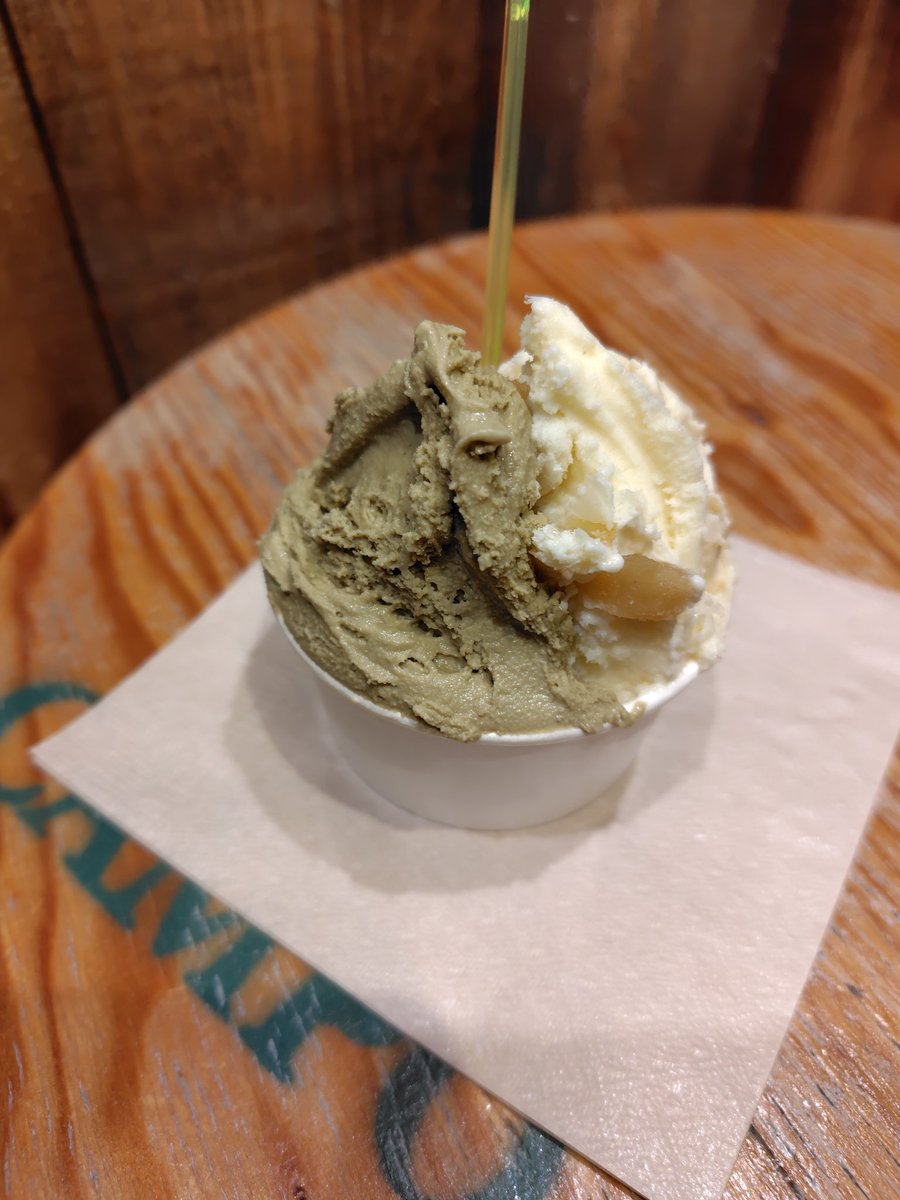 飛騨のりんごパイとほうじ茶
変わり種の組み合わせに満足。