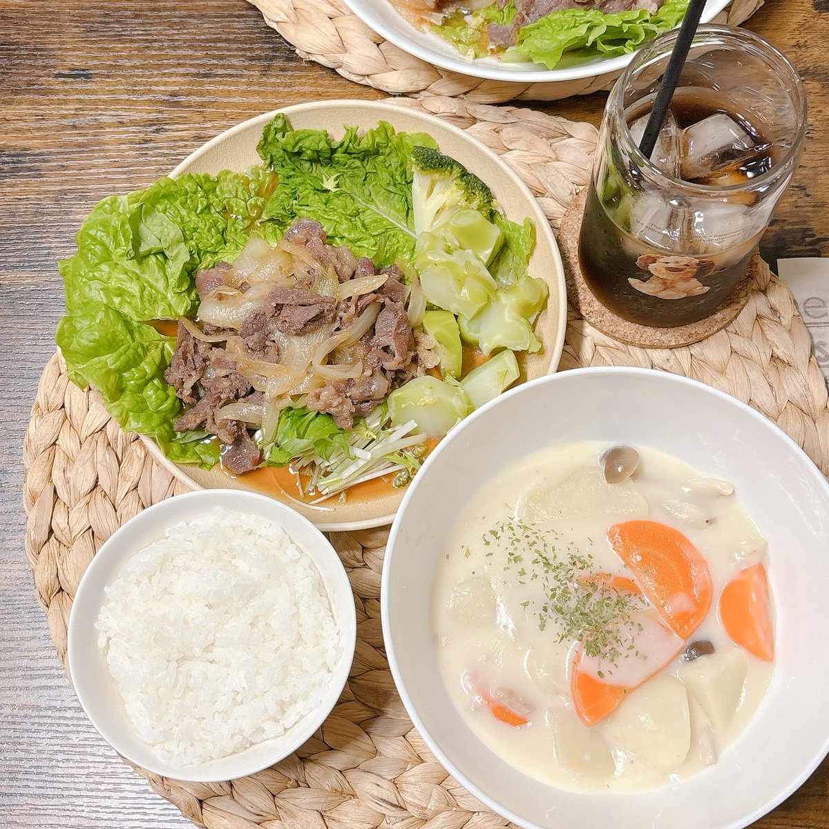 今日は冷凍のジンギスカンです、さまテが休みの日は結構手抜きです