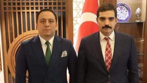 İKİ VATAN YİĞİDİ!

Balgatın ihanet çetesinin torbacı ülkücüleri sağdakine kahpe pusu kurdurup öldürttüler! Soldakine de yine kahpe pusu kurup on kişi saldırtıp bir kişinin ölümüne neden oldular!

Unutanın Unutturanın Kanı Kurusun!

#SerkanİçinAdalet
#SinanAteş #ÇağrıÜnel