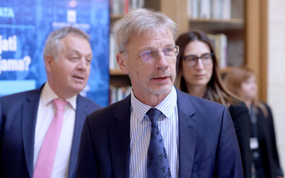 Poslovni.hr tweet media