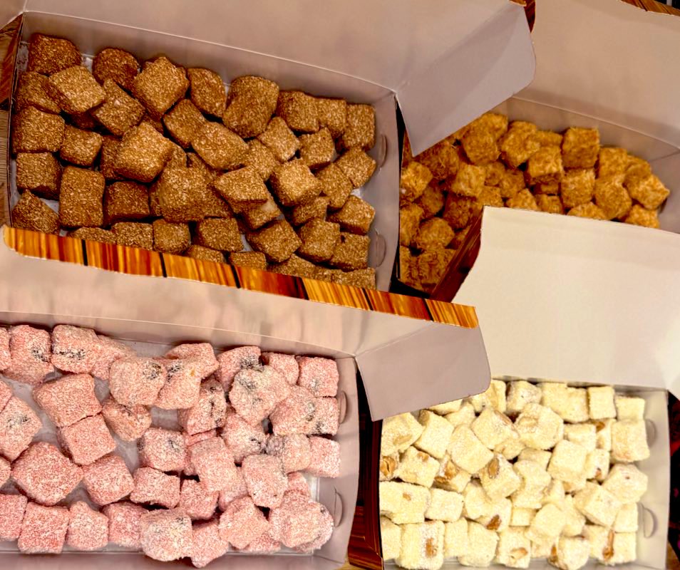 Siparişlerinizi bekliyorum arkadaşlar 
Satış yapmam lazım 
En azından 1 RT yapabilir misiniz 
Bayram öncesi lokum ve kolonyalarınızı gönderelim 

Sipariş için mesaj atabilirsiniz 
0501 342 02 91 whatsapp