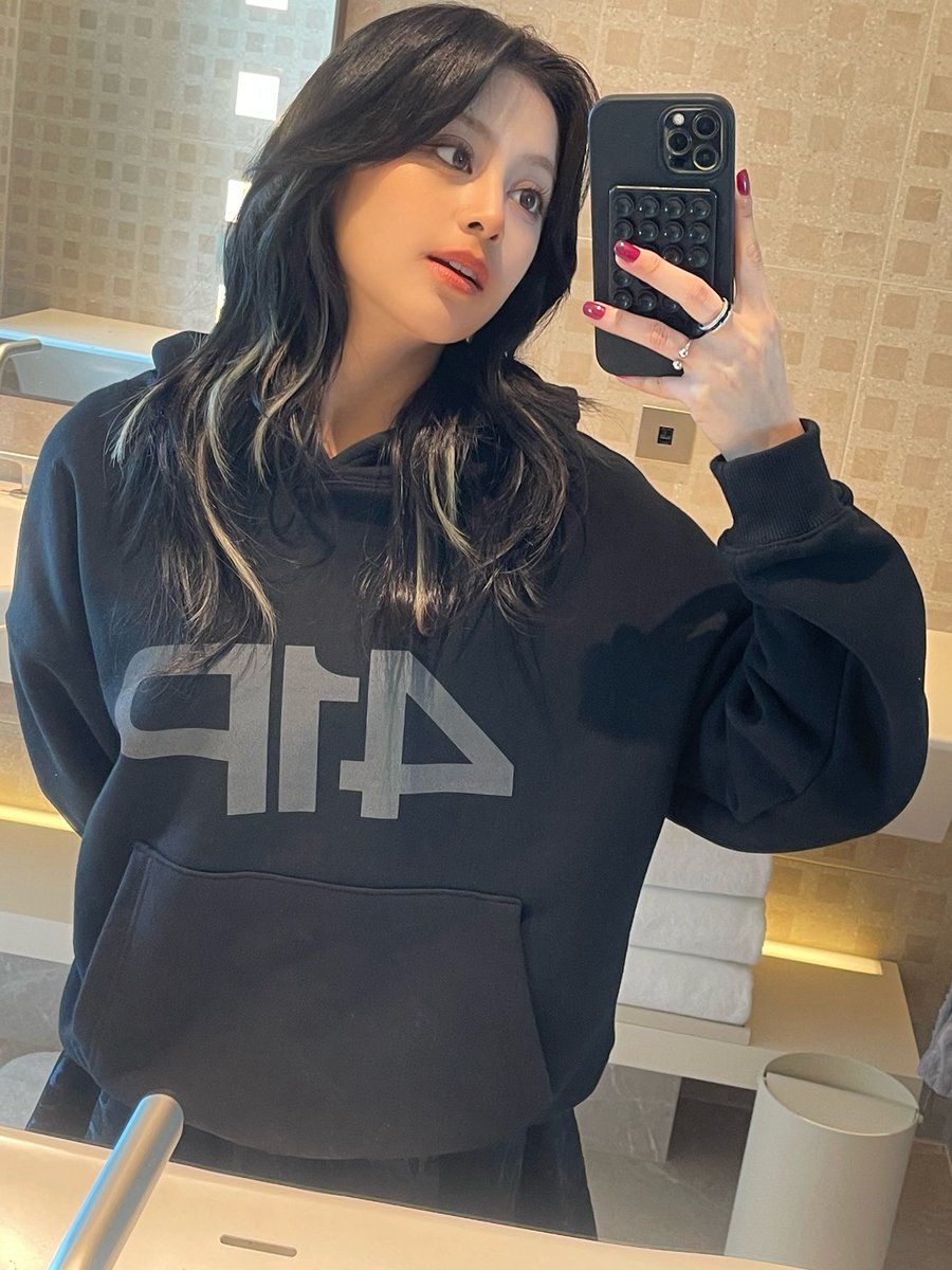 atheart_titan's tweet image. [from@❤️]

first day in japan 🇯🇵 

#AtHeart #앳하트
#KATELYN #케이틀린