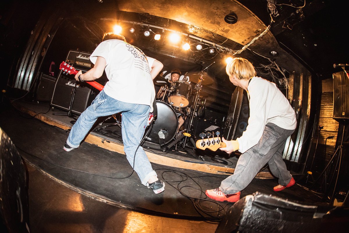 WeaK OptiMist tweet media