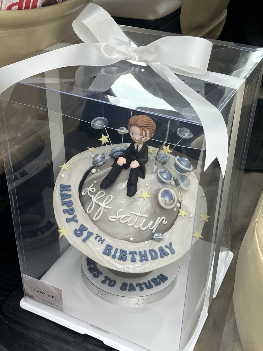Birthday Cake from Saturdayss 🪐✨

#JeffSatur #JeffSatur31stBirthday #JeffSaturReturnsToSaturnBirthdayFanSign