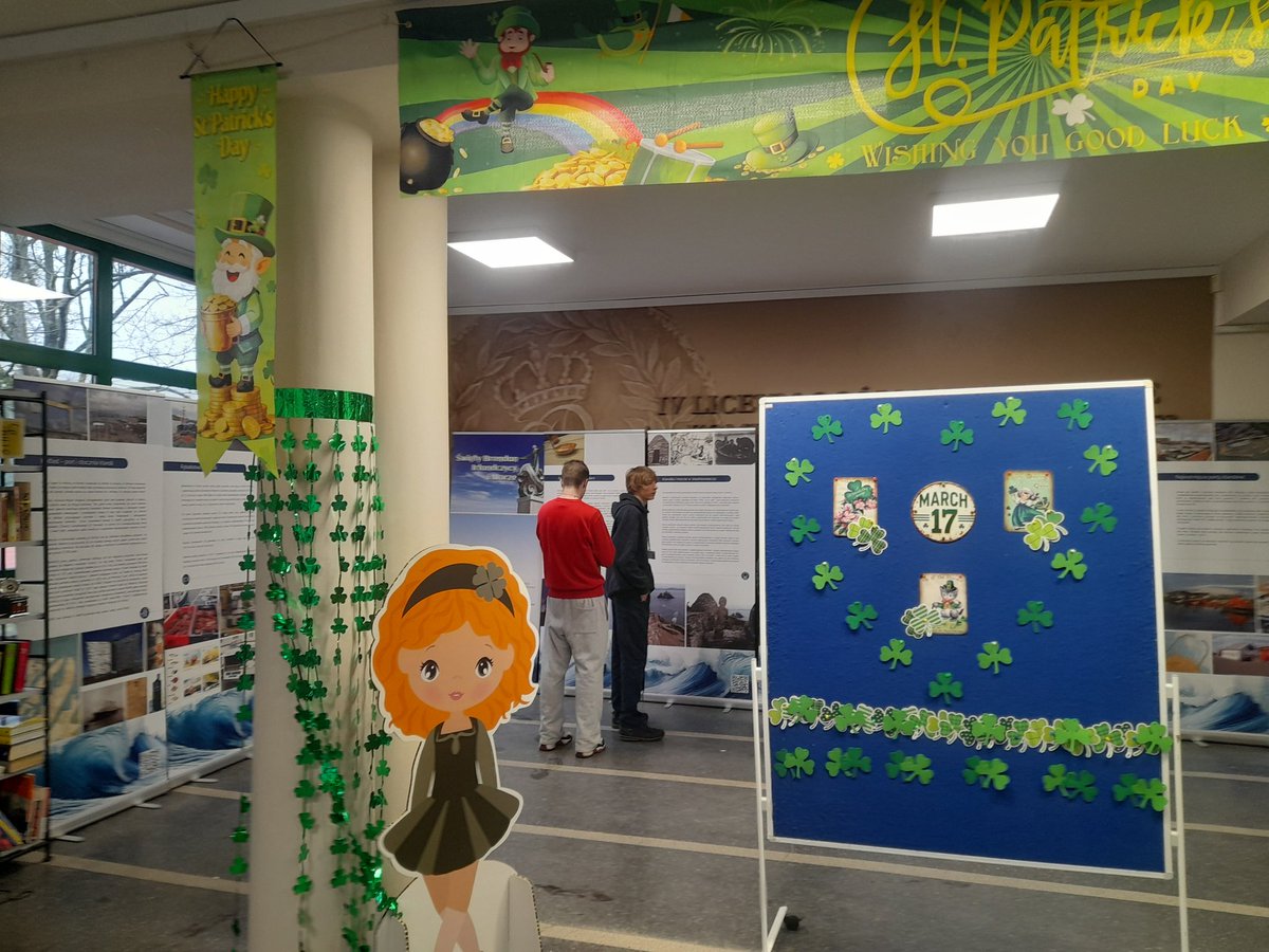 konsulat2000's tweet photo. Beannachtaí na Féile Pádraig oraibh go léir 🇮🇪☘️ Happy St.Patrick's Day. Today in IV LO in Poznań. With https://t.co/EzhP38hDQO @IEAmbPoland @IrlEmbWarsaw @PLinIreland @dfatirl https://t.co/mdK8EhGfBT