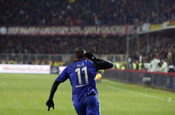 berkayymentes's tweet photo. 9 yaşındaki galatasaraylı bir çocuğun şahit olabileceği en ağır şeylerden biriydi, 17 sene olmuş halen etkisini unutturmuş değil... https://t.co/Wq9Cu3C56j