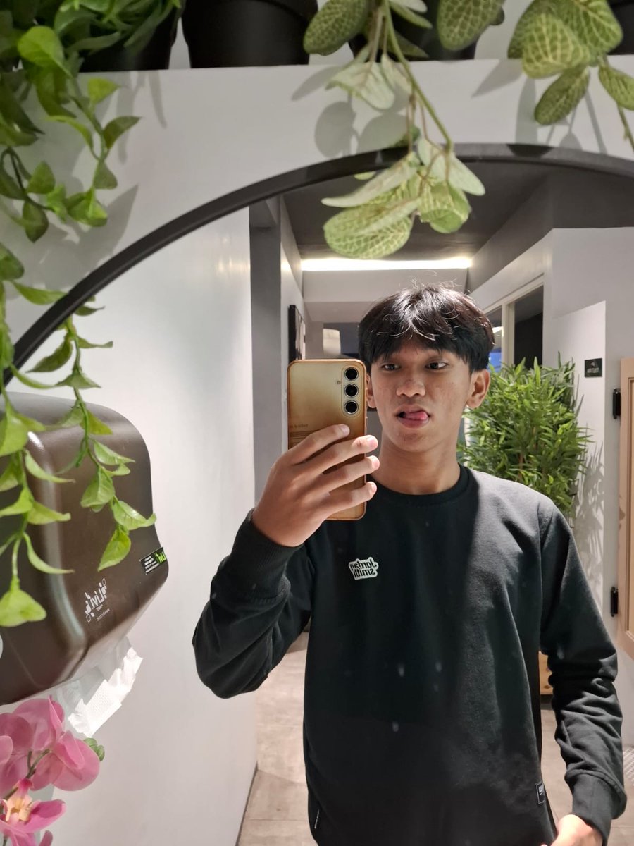 huta²⁵ lcd hp guwa mejik tweet media