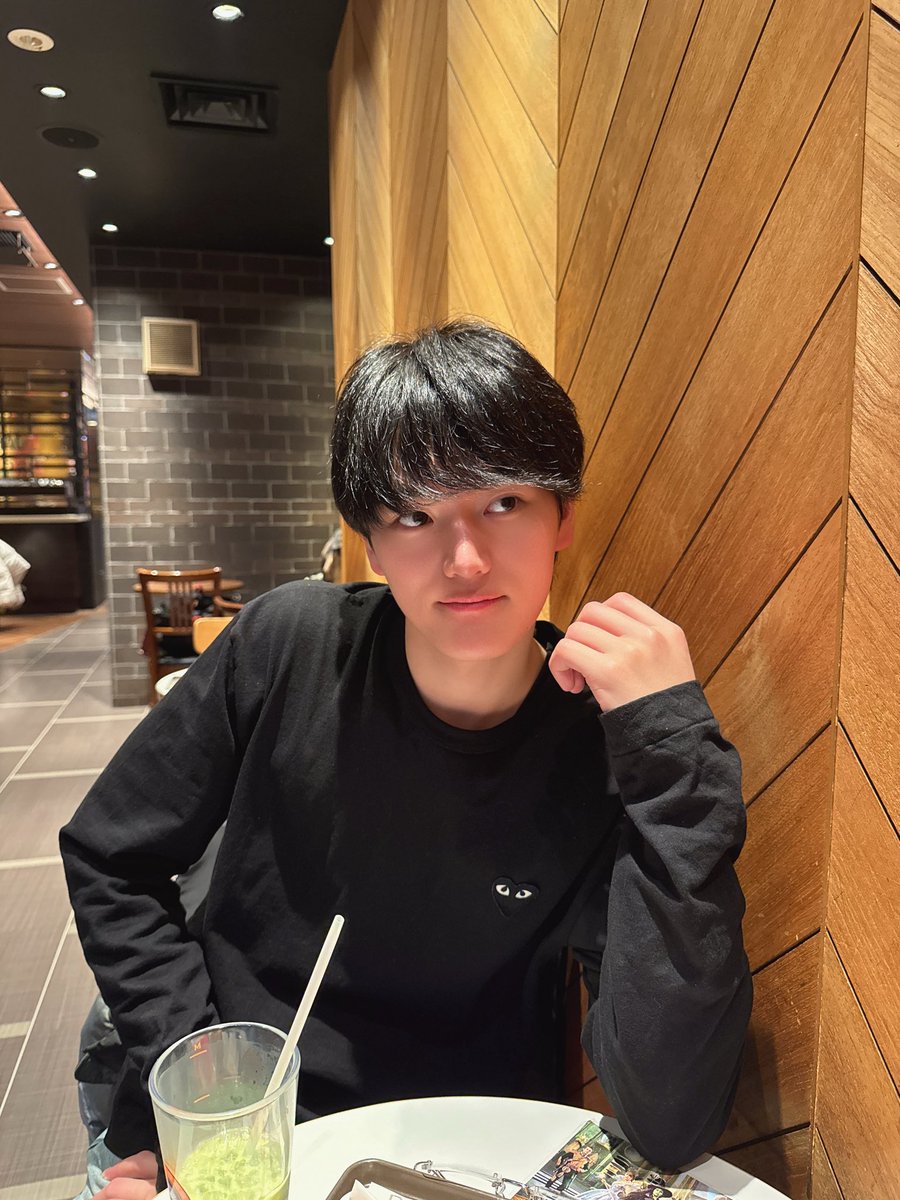 rikuto_01_20_01's tweet photo. だいぶ髪伸びました🍽😋 https://t.co/gj3GdTiyV0