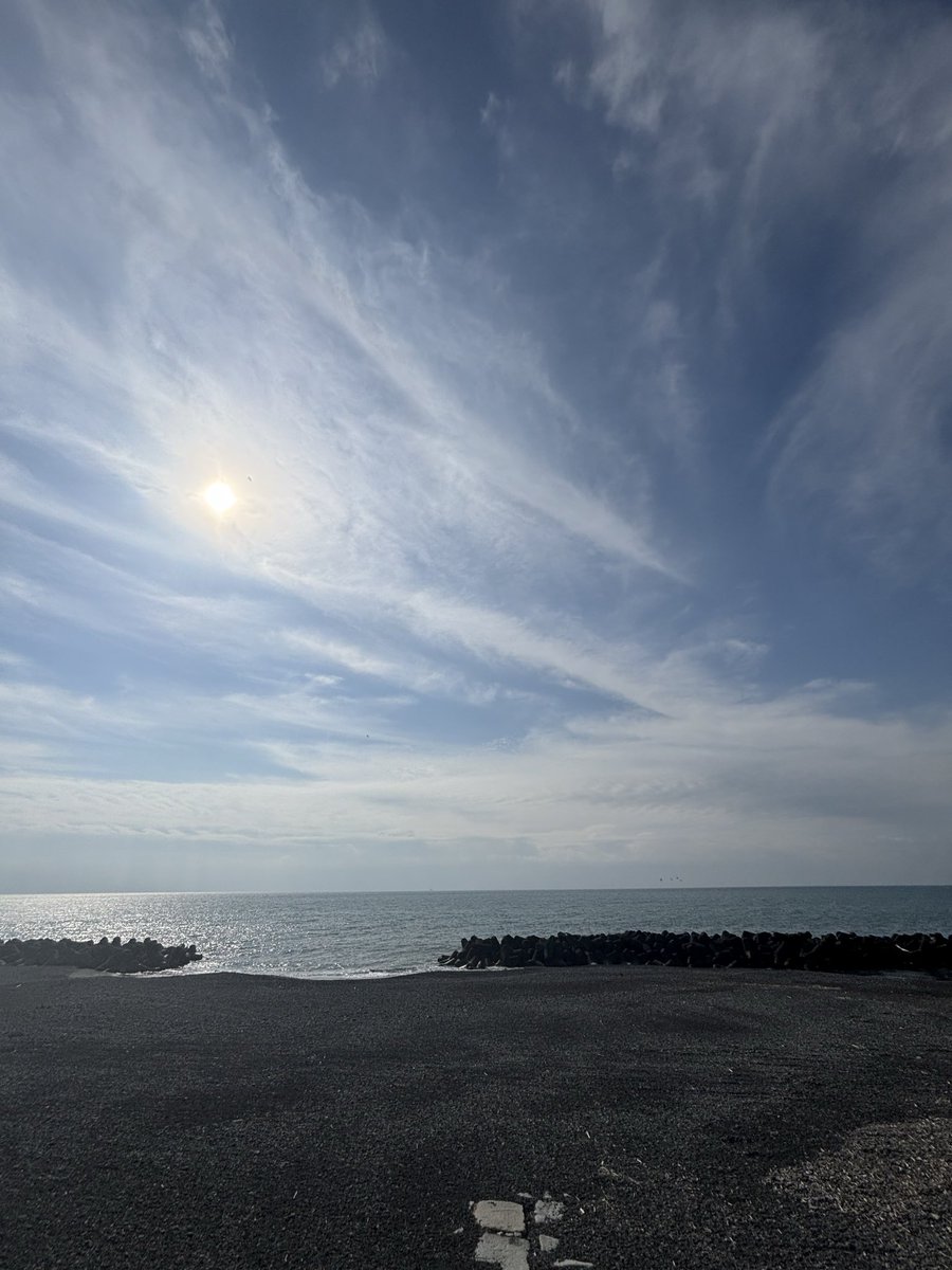 こんにちは🌏

家族のため
仕事のため
社会のため
誰かのため

そんなことより

まずは自分のために
命を使え