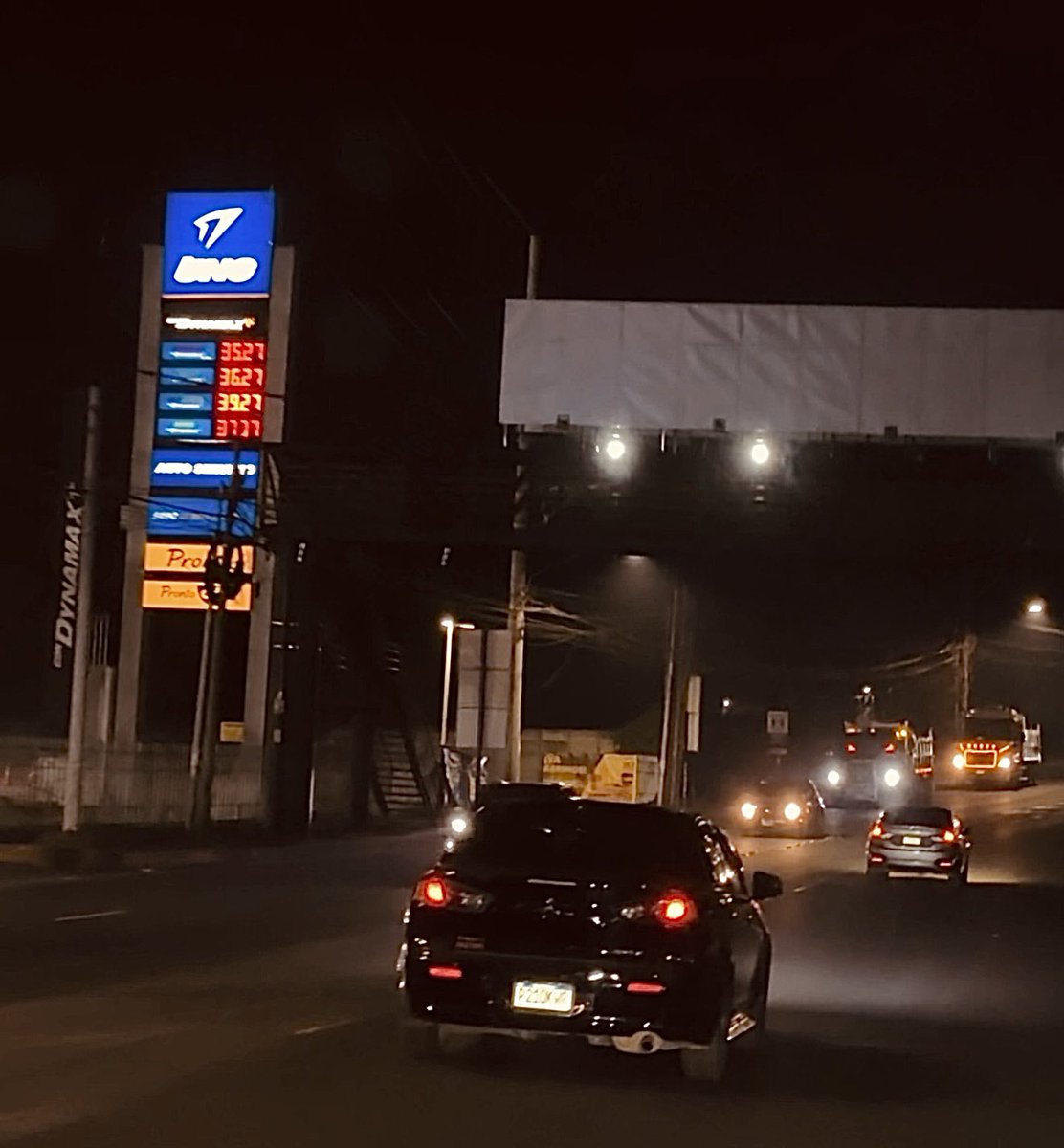 ⛽🔥
En El Salvador: Q30 el galón
En Guatemala: Q39 el galón

Mismo petróleo.
Misma región.
DISTINTO ABUSO.

💸 En Guatemala pagamos casi Q9 más… por EXACTAMENTE lo mismo.

¿Ineficiencia o abuso? 🤨

#Gasolina #Guatemala #ElSalvador #Corrupción #Economía <a href="/BArevalodeLeon/">Bernardo Arévalo</a>