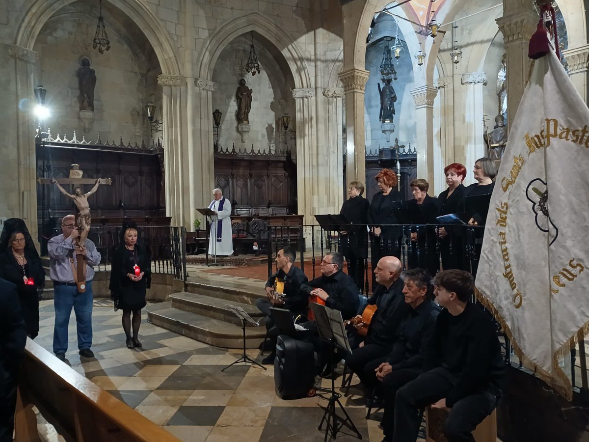 eccehomoreus's tweet image. El 14 de març va celebrar el solemne Viacrucis de Quaresma, a l’església prioral de Sant Pere, amb l’acompanyament de saetes de l’Associació Cultural i Folklòrica Andalusa de Tarragona.

#Viacrucis #Quaresma #SetmanaSanta #Tradició #Devoció #Tarragona