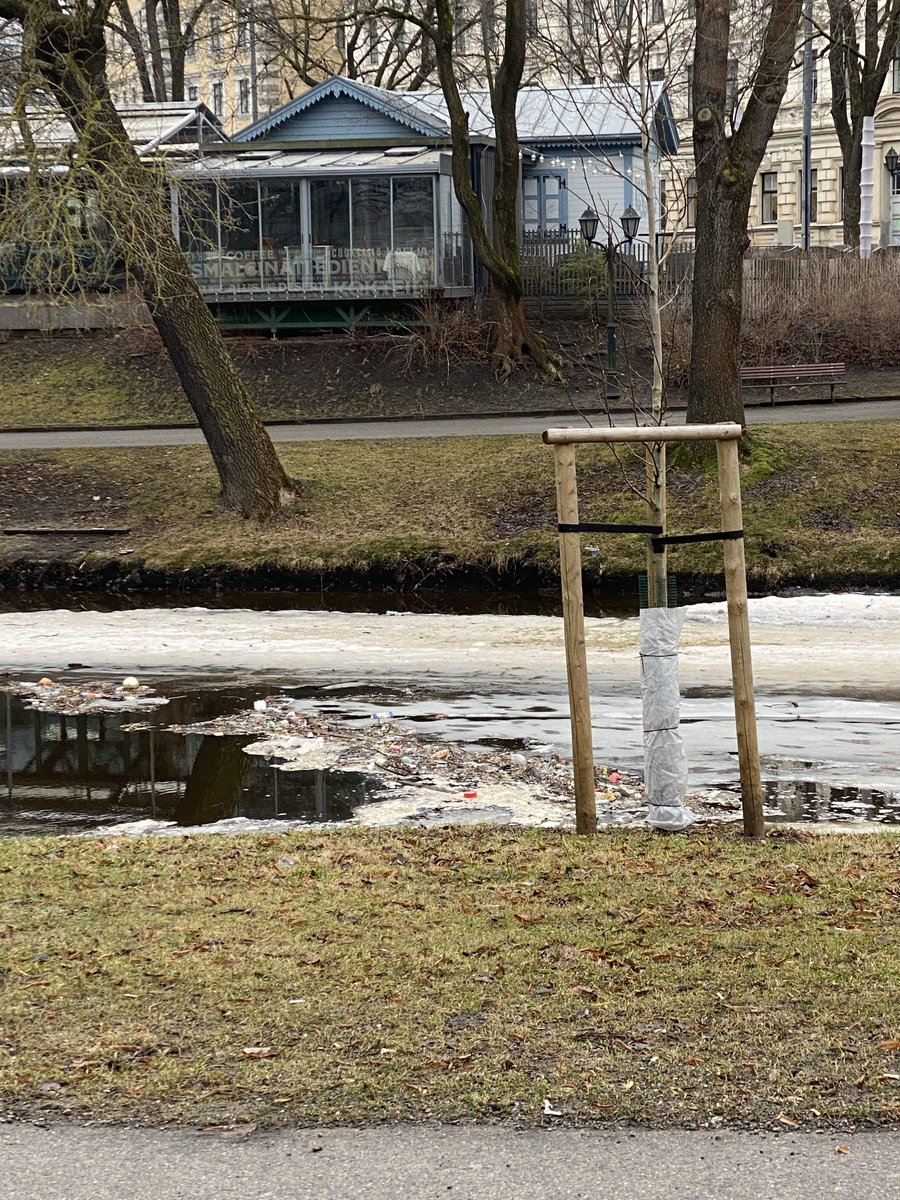 KProfils's tweet photo. @RigasDome Negribētos,ka mūsu kanāli pārvēršas par Gangas upi. Vai šo kāds tīrīs? https://t.co/DaHhObKdNl