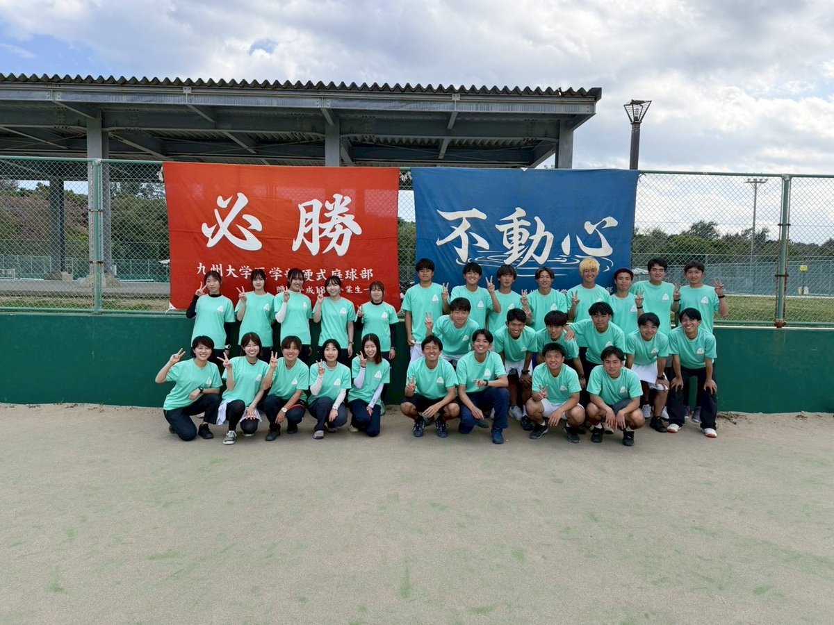 MedKyu's tweet photo. 先日、九州山口医科学生体育大会が琉球大学の主幹の下、沖縄で開催されました🌺

男子は4位入賞、女子は優勝という結果を残すことができました🏆

応援してくださった先生方、OB,OGの皆さん、本当にありがとうございました🙇🏻‍♀️
今後も部員一同頑張っていきますので、応援よろしくお願いいたします！！ https://t.co/CeumYlMAI2