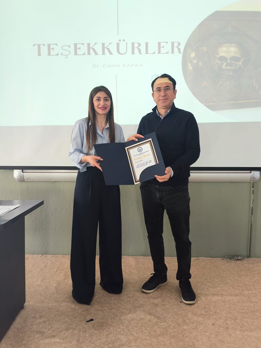 ADUTourism's tweet photo. 12.03.2026 tarihinde Eskiçağ tarihi ve araştırmacısı Dr. Emine Kapka'nın katkıları ile "Antik Roma Yemek Kültürü" sunumu Turizm Fakültesi öğrencilerinin ve ATRO temsilcilerinin katılımları ile gerçekleştirilmiştir. Sunumun ardından kitap imzası gerçekleştirilmiştir. https://t.co/PTmb6S53l4
