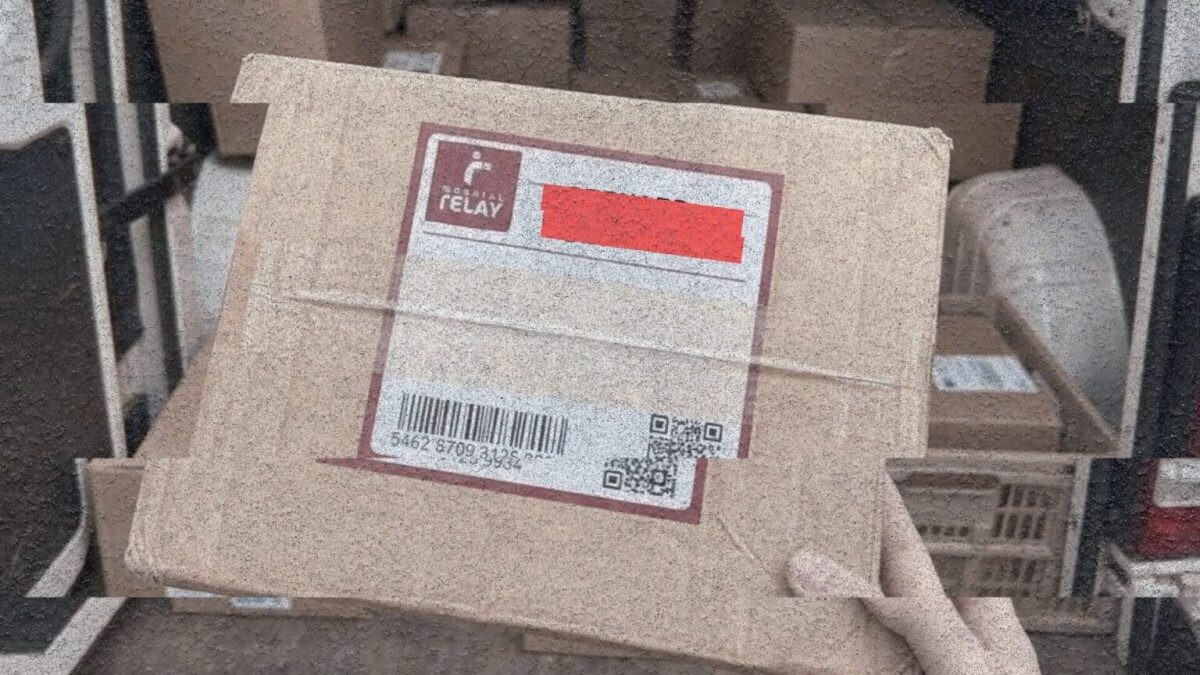 L'arnaque au faux livreur passe au niveau supérieur en 2026. Des photos de colis générées par IA avec vos coordonnées circulent par SMS. Prudence.
👉 l.numerama.com/vOs