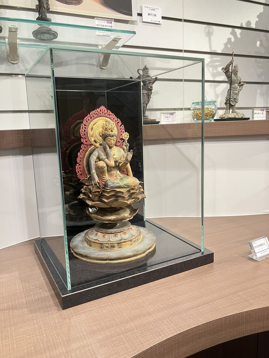 isumu001's tweet photo. イスムでは取り扱いを終了したガラスケースですが、イスム表参道店で数点限りの現品販売を実施中です。

訳あり品につき特別価格での販売です。
イスム表参道店へお越しの際は、ぜひご覧ください。

＊商品がなくなり次第終了いたします。
＊詳細は店舗へお問い合わせください。　TEL：03-6419-7822 https://t.co/tViLzvpB3C