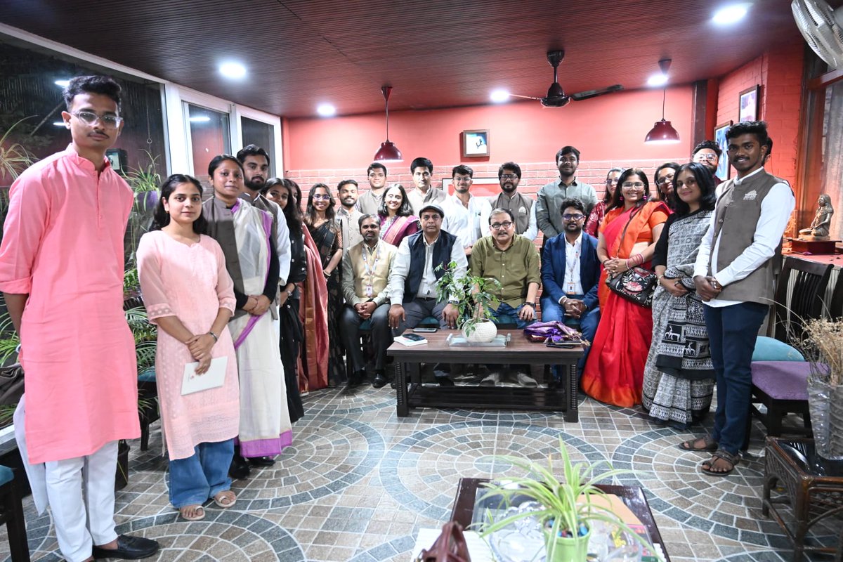 mit_sog's tweet photo. Students of MIT-SOG engaged with Dr. @manojkjhadu on secularism, UCC, and evolving public discourse. He emphasized empathy, dialogue, and democratic values as essential for responsible political participation.
#DelhiStudyTour #democracydebate #Secularism #MITSOG https://t.co/hqXuwWg7Xt