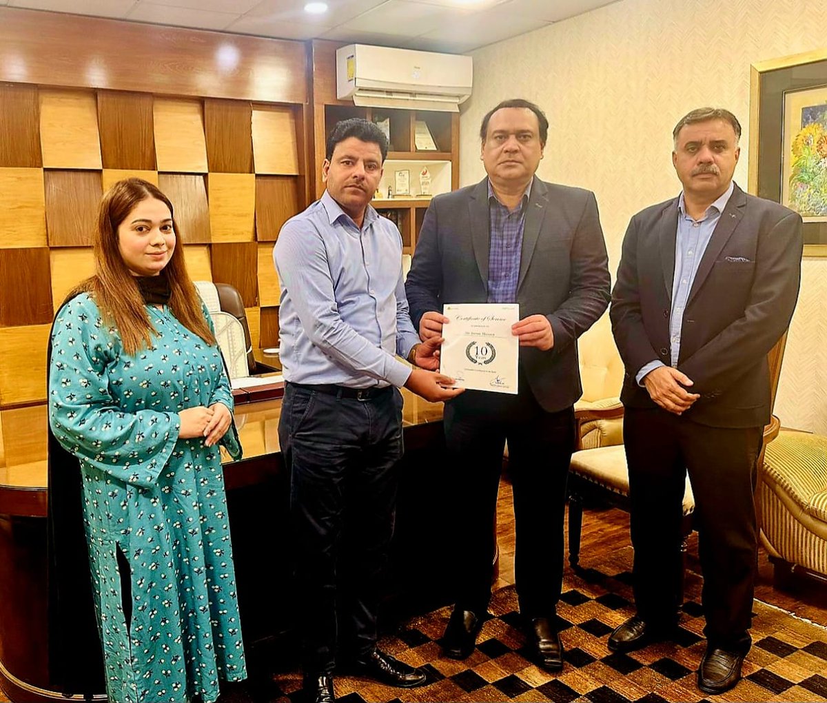 amfbl's tweet photo. Celebrating dedication, commitment, and loyalty at Apna Micro Finance Bank Limited ✨

Apna Micro Finance Bank Limited are proud to recognize and honor our valued Staff members who have successfully completed 5 and 10 years of service with the Bank. https://t.co/NvXhOSimdz